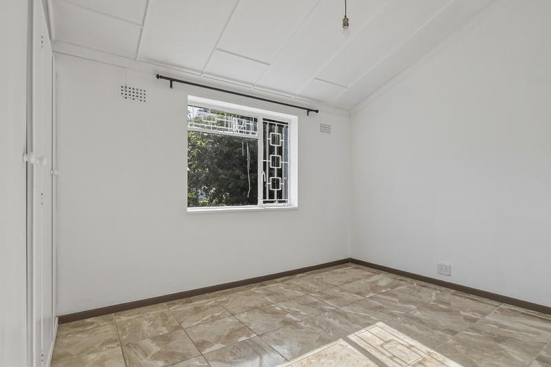To Let 4 Bedroom Property for Rent in Lakeside Western Cape